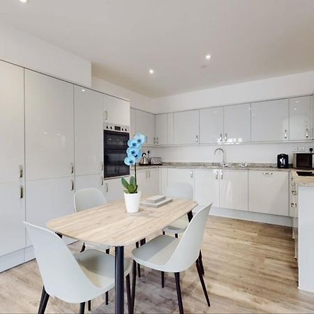 Spacious Two Bedroom Apartment With Valley Views Abertillery Exteriér fotografie