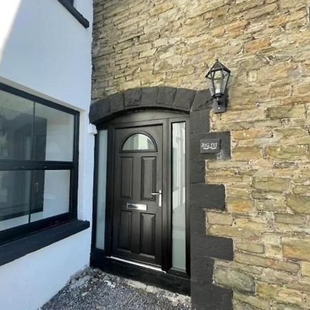 Spacious Two Bedroom Apartment With Valley Views Abertillery Exteriér fotografie