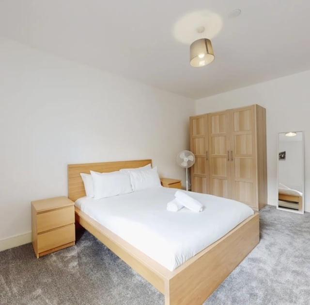 Spacious Two Bedroom Apartment With Valley Views Abertillery Exteriér fotografie