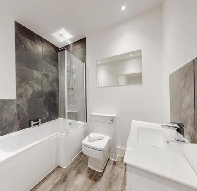 Spacious Two Bedroom Apartment With Valley Views Abertillery Exteriér fotografie