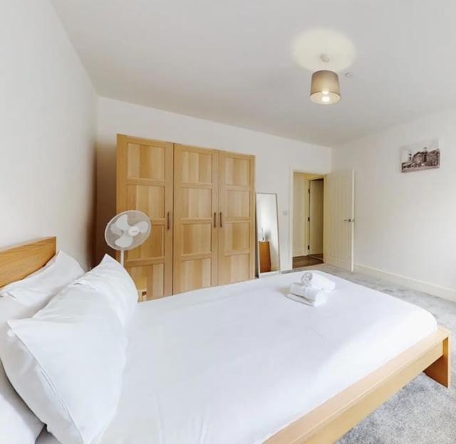 Spacious Two Bedroom Apartment With Valley Views Abertillery Exteriér fotografie
