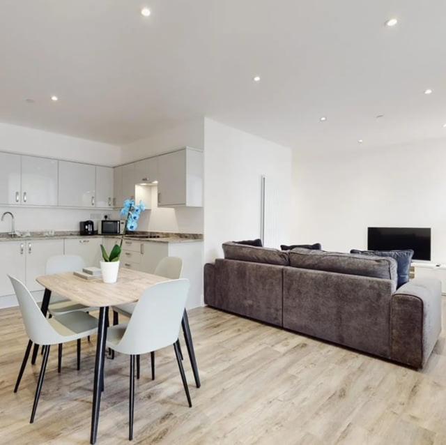Spacious Two Bedroom Apartment With Valley Views Abertillery Exteriér fotografie