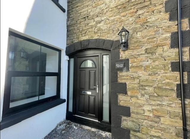 Spacious Two Bedroom Apartment With Valley Views Abertillery Exteriér fotografie