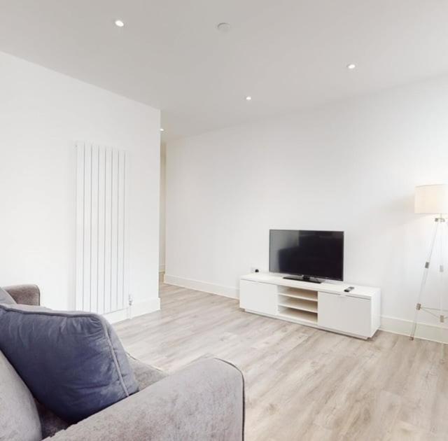 Spacious Two Bedroom Apartment With Valley Views Abertillery Exteriér fotografie