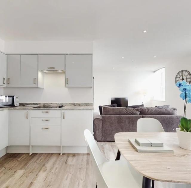 Spacious Two Bedroom Apartment With Valley Views Abertillery Exteriér fotografie